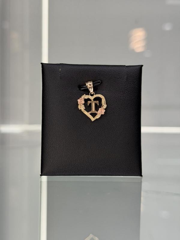 14KT Gold Heart Letters A-Z with Flowers Delicate and Beautiful 14KT Gold Heart Letters A-Z with Flowers Delicate and Beautiful