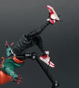 Featuring multiple active joints and a 6-inch hero action doll that can be freely assembled, it is the best gift for fans and others