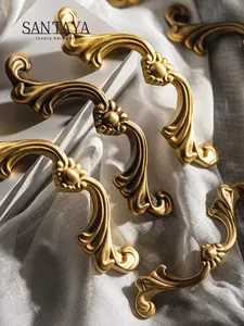 Santaya French Vintage Brass Handle Luxury Furniture Wardrobe Drawer Knob Bronzer Kitchen Cabinets Antique Handles