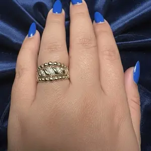 Beautiful Ring Size 7 8y 9 Elegant Gold-Tone Open Design for Women's Fashion Accessories