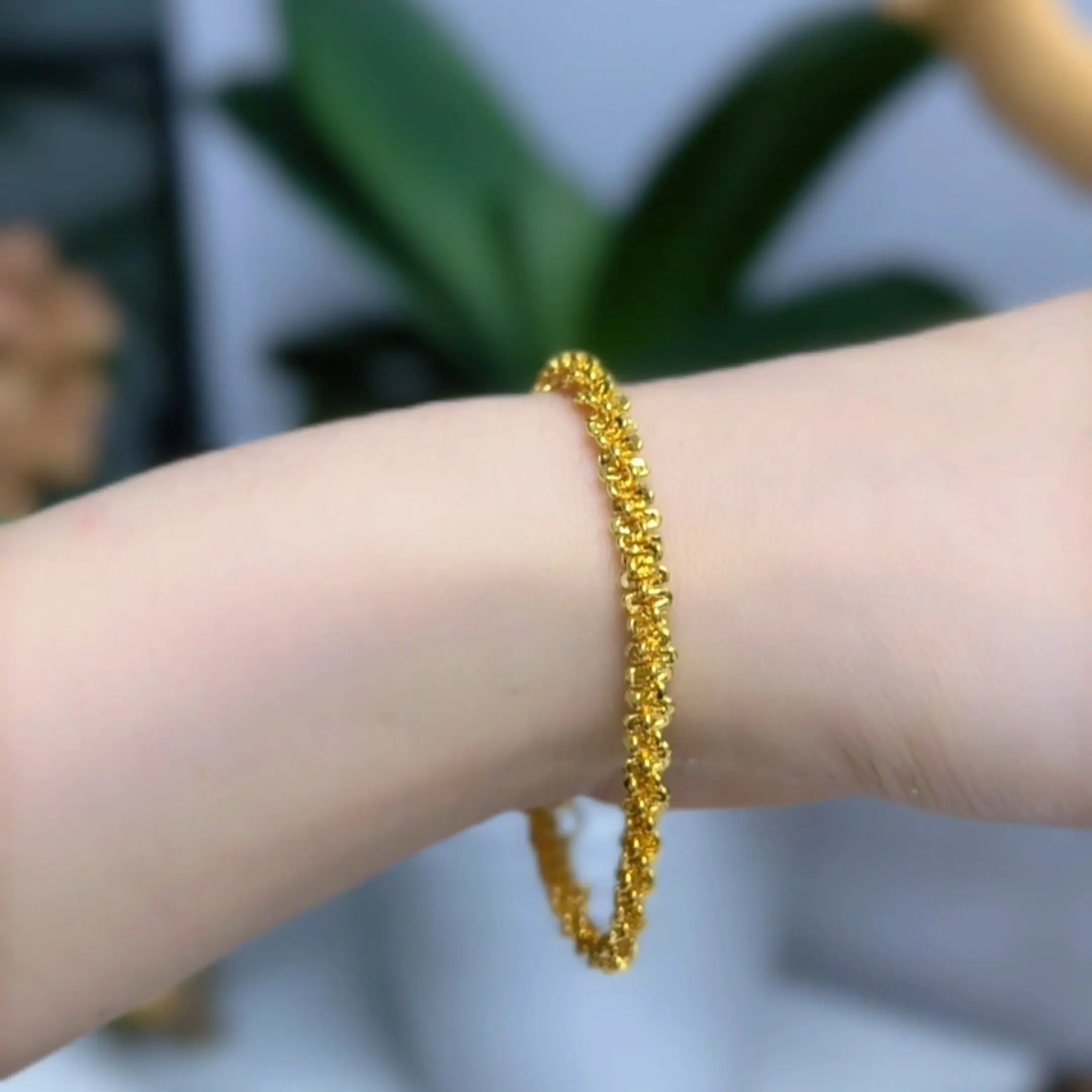 Aurora(18185)gc.Delicate glitter gold bracelet, ideal daily stacking jewelry.