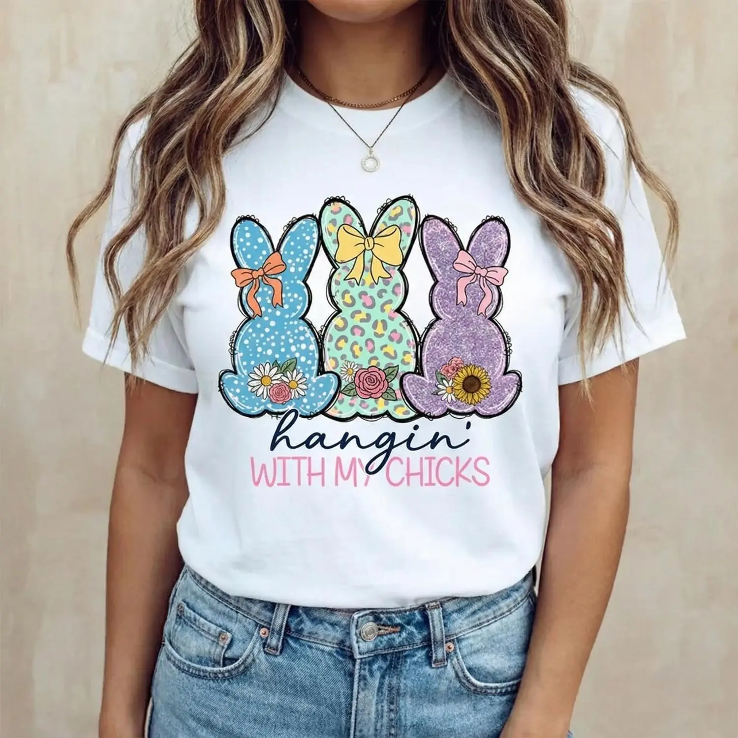 Women's Easter T-Shirt with Cute 'Chillin' With My Peeps' Bunny Graphic, Casual 100% Cotton Short Sleeve Round Neck Top in a Classic Fit, Shortsleeve, Tshirt, Casual Wear, Easter Bunnies, Fading-Free Print, Pure Cotton