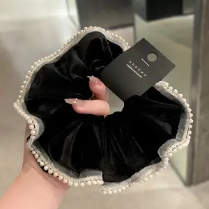 Vintage Velvet Pearl Bun Hair Tie – Elegant Design for Chic and Lasting Style