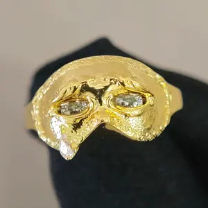 Crainte Mask ring kinetic eyelids that open and close with movement Inset with 3.25mm precision-cut crystals, 3mm Pear cut crystal Adjustable size