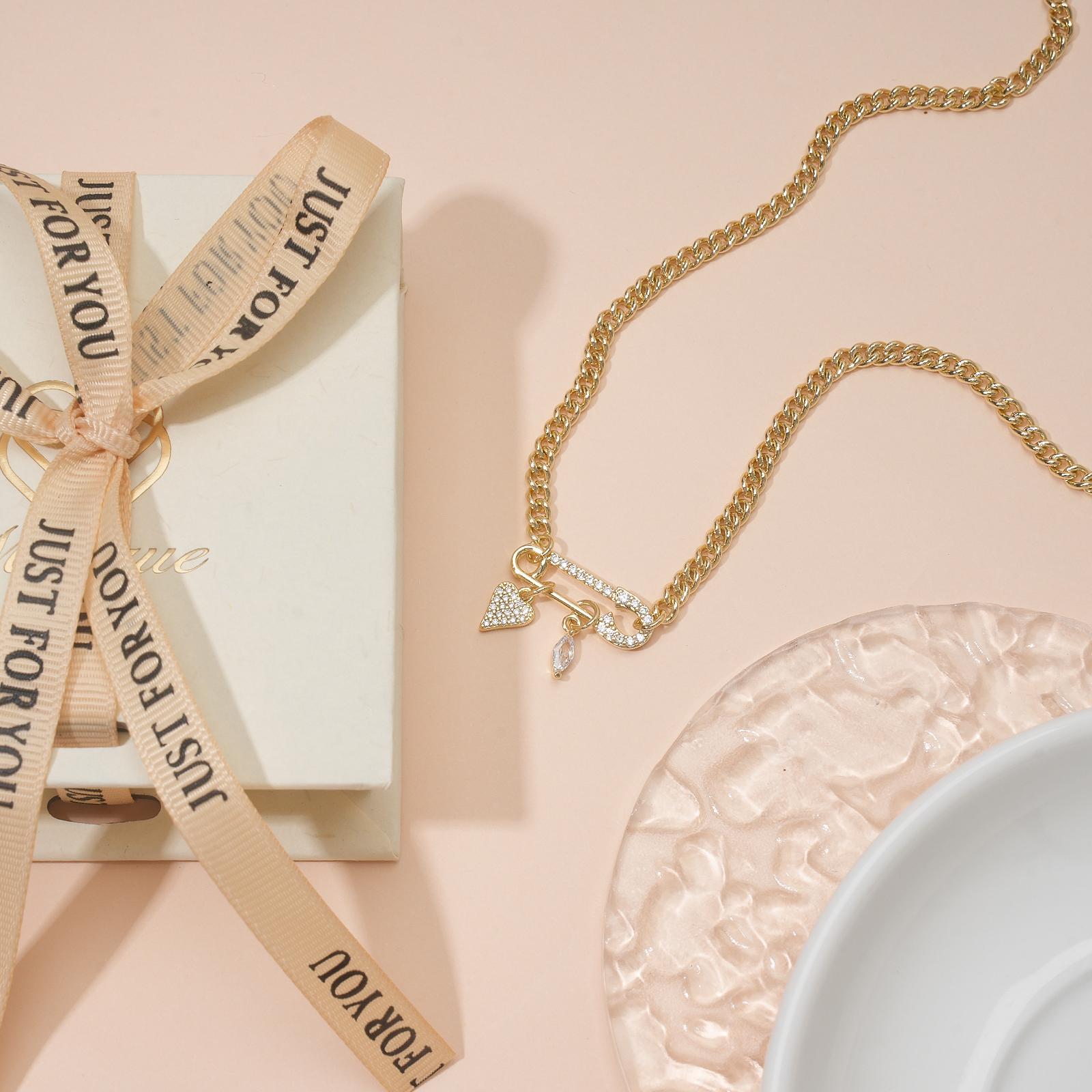 MEIITRUE 14K Gold Plated Heart Pendant Necklace for Women, Dainty Cuban Paperclip Pendant Necklace, Ideal Jewelry Gifts for Women