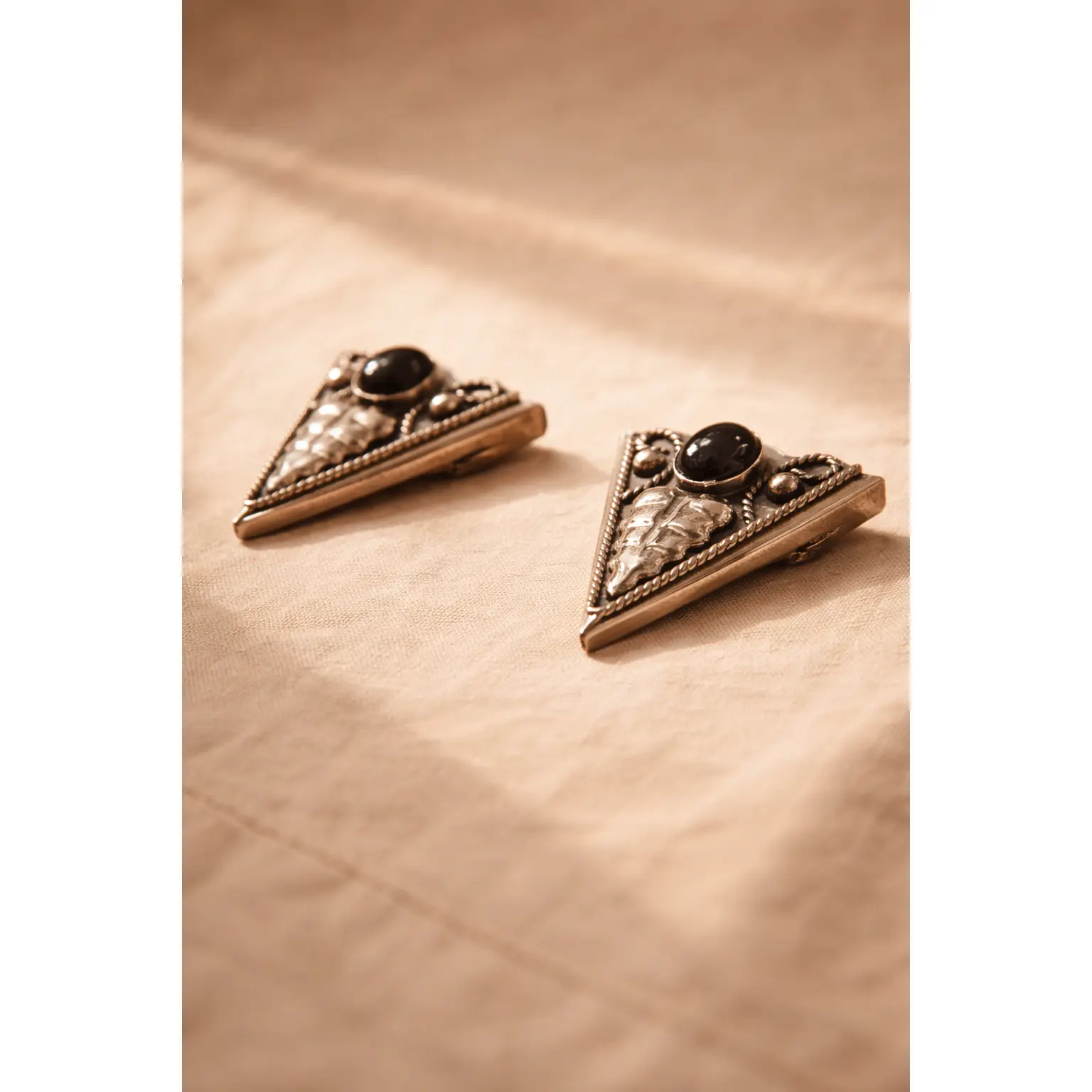 Western Collar Tips, Rattlesnake Stamped Polished Metal with Black Stone Accents, Durable Unisex 2-Piece Set for a Refined Frontier Look, Two Piece Set