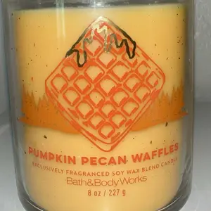 Bath and body works 8OZ Pumkin pecan waffles