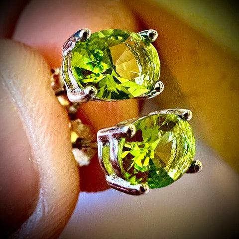 925 Sterling Silver Peridot Stud Earrings for Women Oval Cut 7x4MM Birthstone Gift