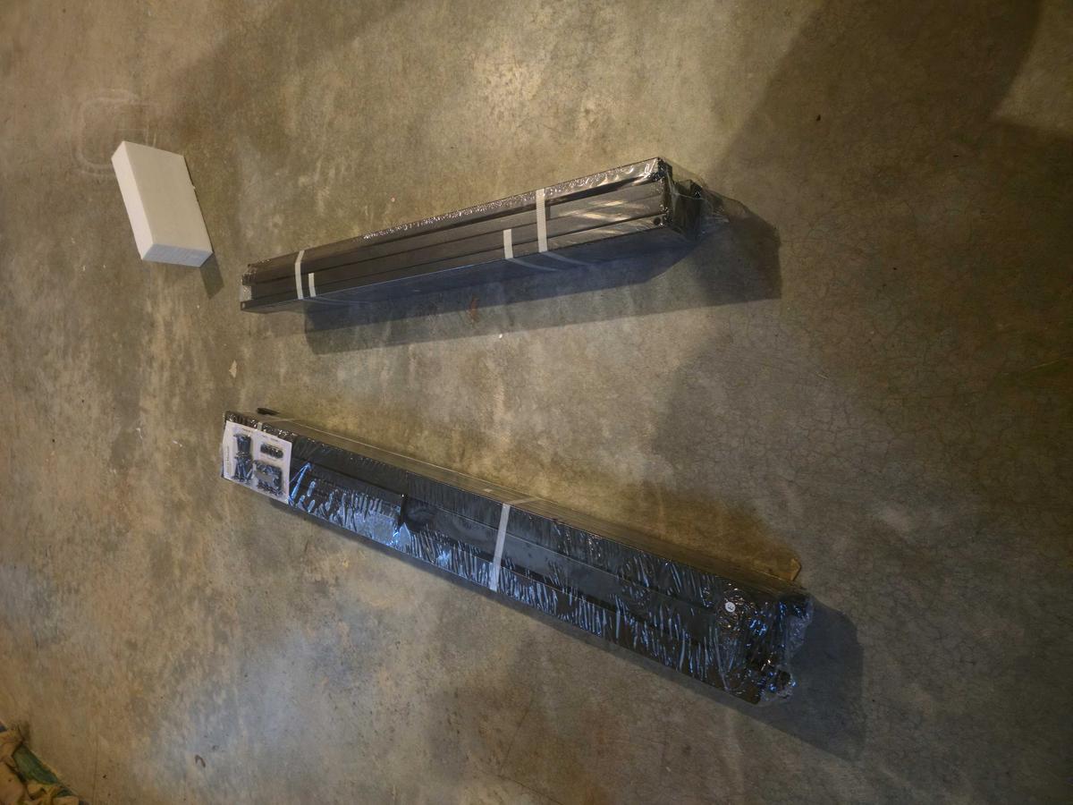 Item: Queen, 18 inches