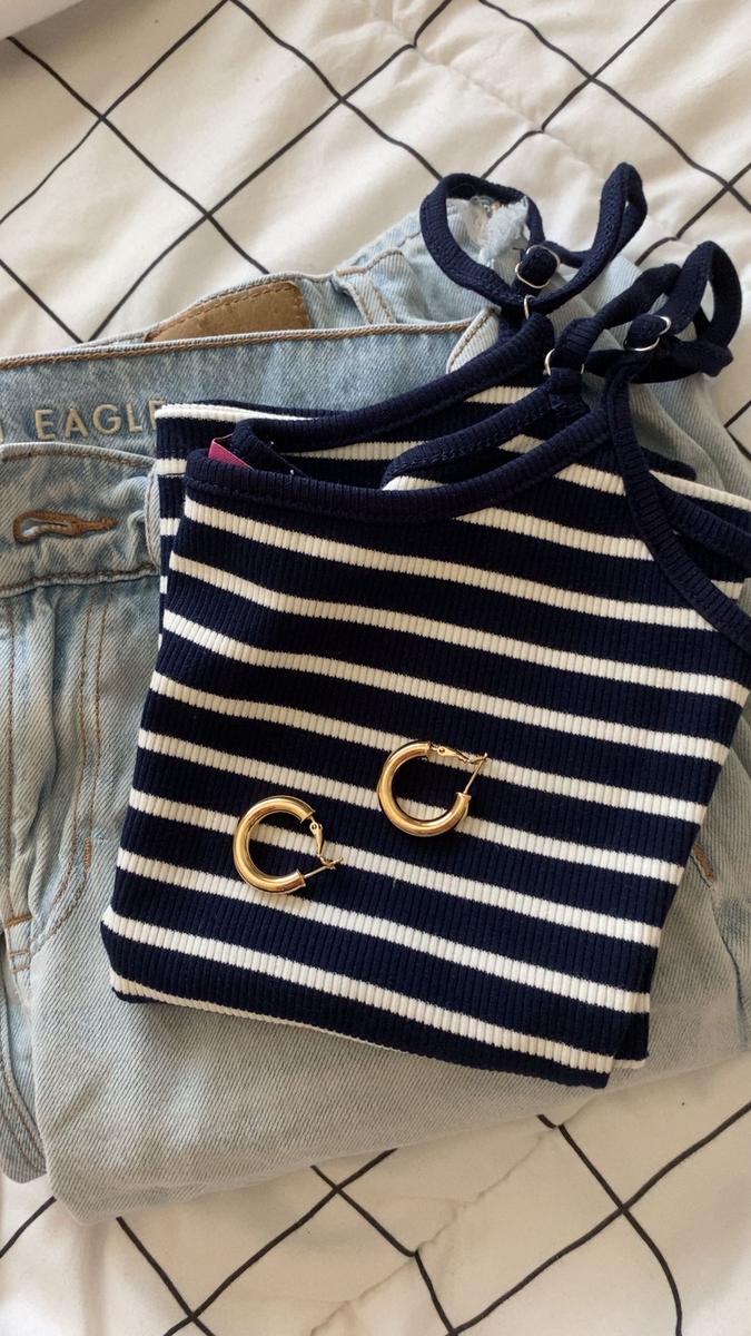 Item: NAVY AND WHITE, XS