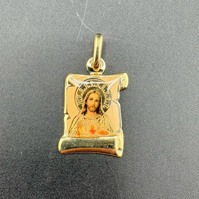 Gold 14k pendant for everyday wear Jesus design