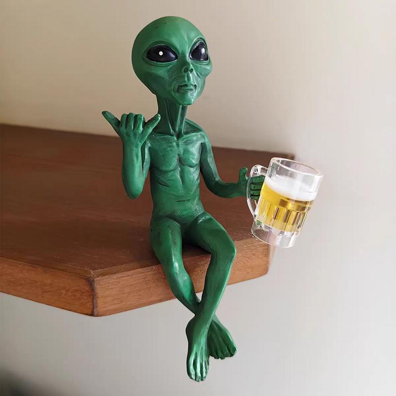 Alien Design Beer-Drinking Statue, 1 Box Fun & Humorous Outer Space Decor, Alien Figurine with Beer Mug, Ideal Gift for Sci-Fi Fans, Ornaments