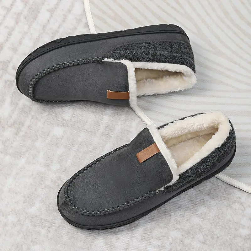 Men's winter velvet home slippers, classic suture upper with soft white plush inner, non-slip and wear-resistant outsole sole, warm and simple home atmosphere, is a significant other in the autumn and winter study bedroom comfort.