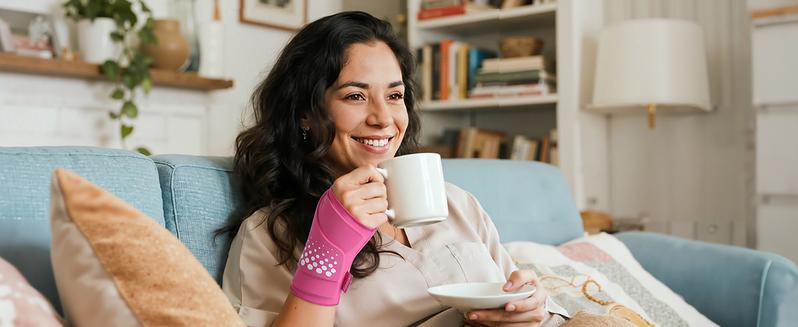 Fitomo Wrist Ice Pack Wrap Couple Set Wearable icepack-Experience Hot & Cold Compression Therapy enhanced by 3D Cooling Tech – a Reusable Wrap for Soothing Sore Wrists, Reducing Swelling & Daily Comfort