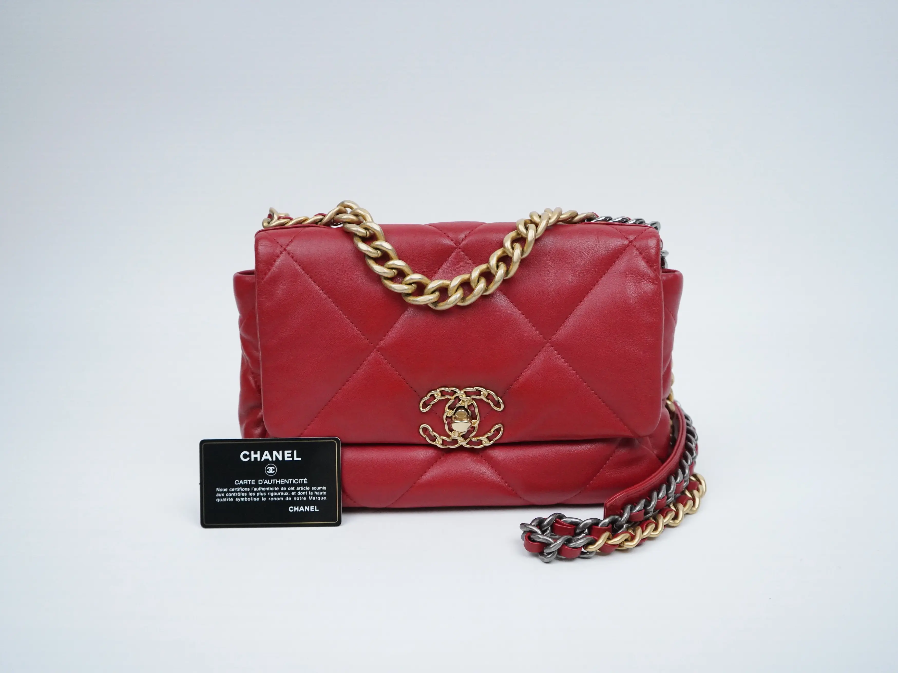 Pre-owned CHANEL lambskin Crossbody Bags Quilted Medium 19 Flap Red