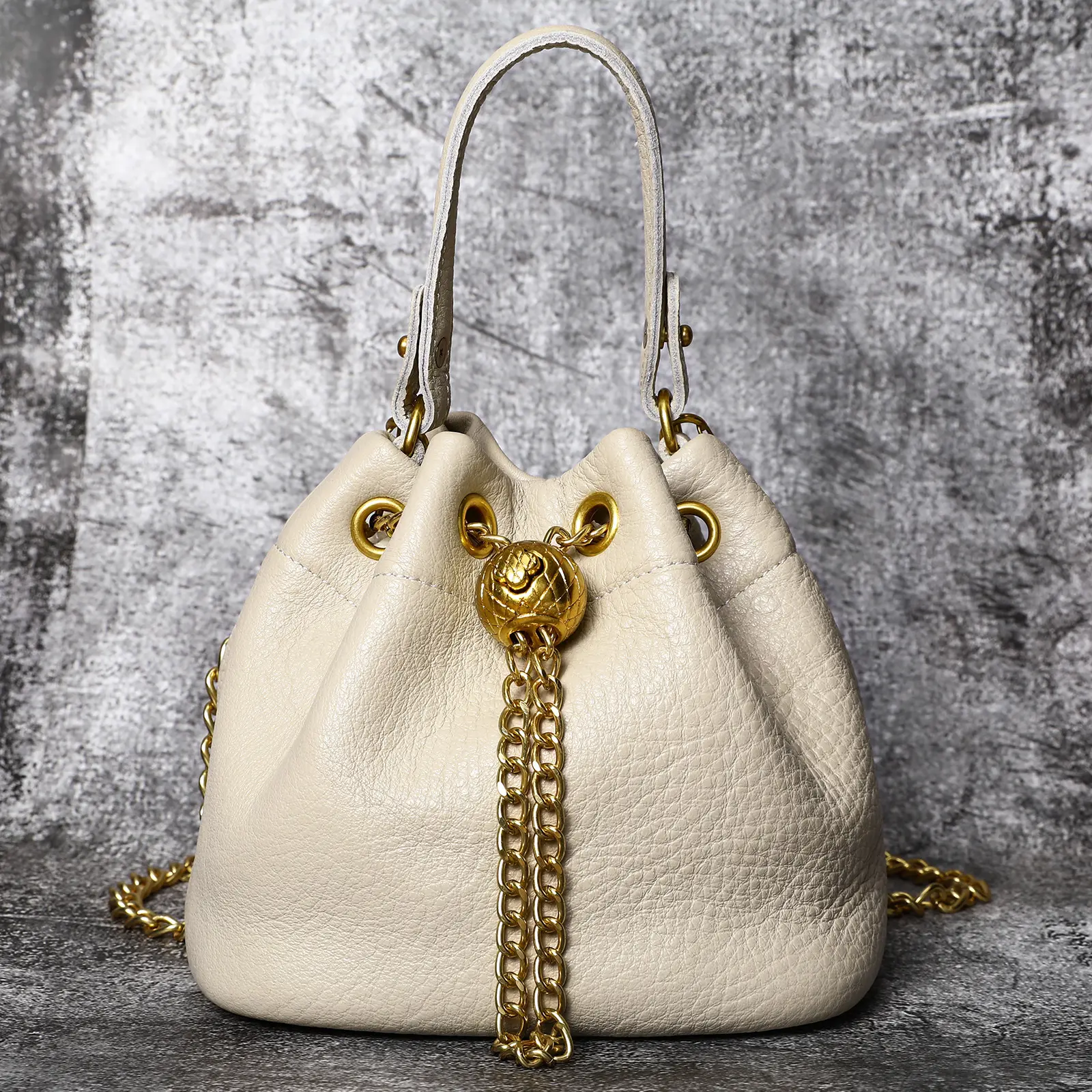 Ladies' First-Layer Cowhide Bucket Bag - Genuine Leather Shoulder Bag for Women with Gold-Colored Hardware, Detachable Chain-Studded Shoulder Strap, Contemporary Unique Purses, Multifunctional Multi-Way Fashion Accessory