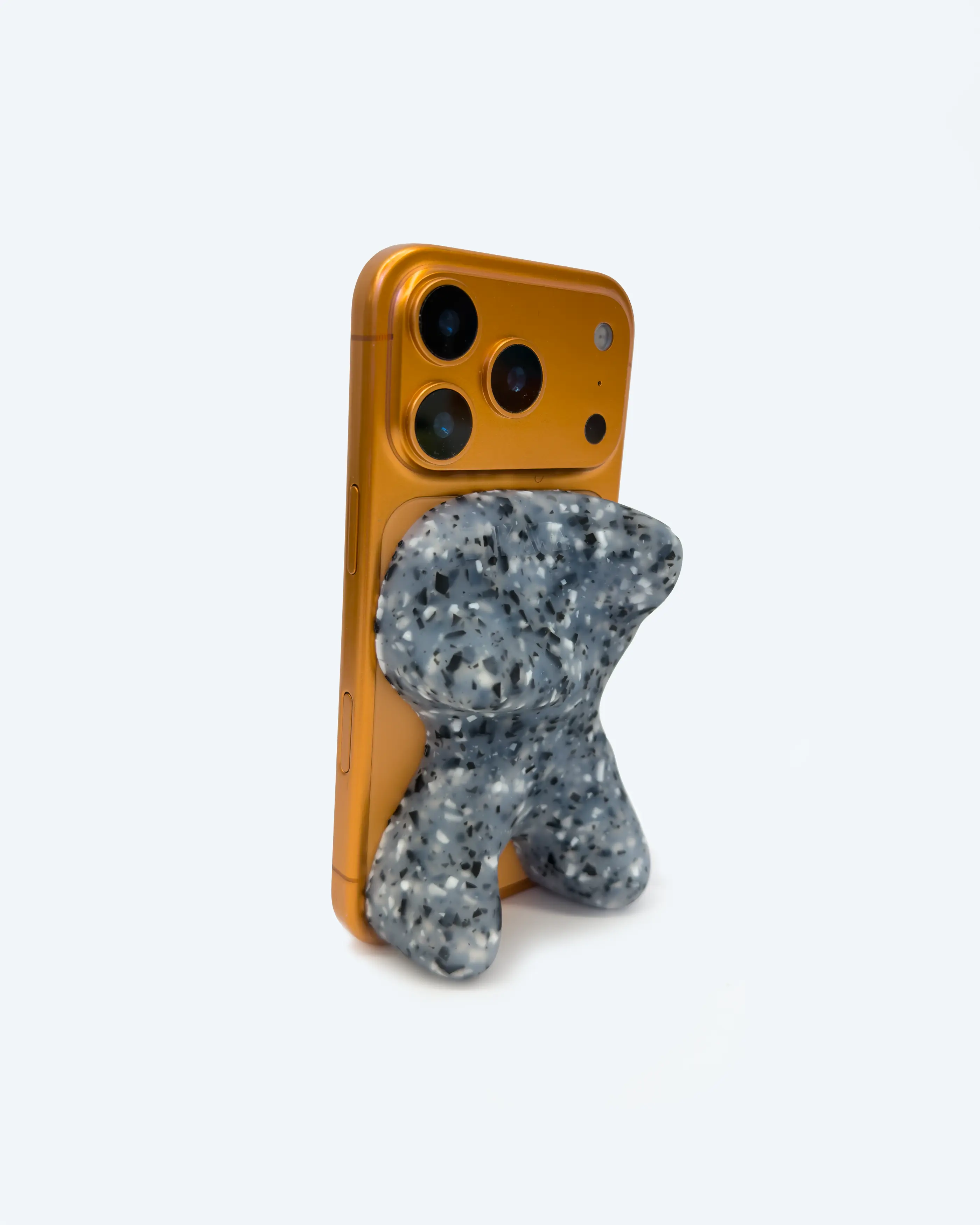 Ishi MagSafe Grip & Stand in Recycled Crater