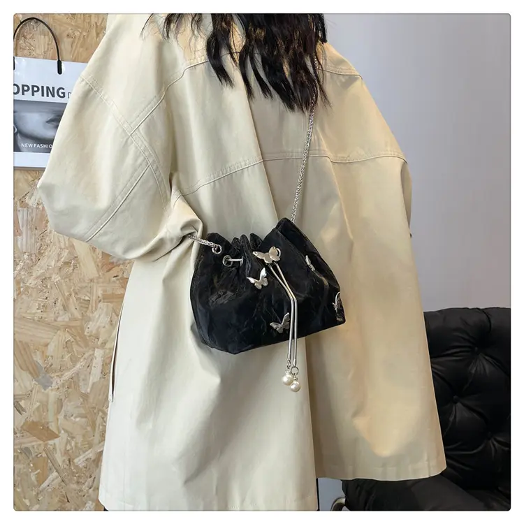 Butterfly Decoration Shoulder Bag Large Capacity Crossbody Purse with Chain Strap Fashion Tote Elegant Design for Special Occasions Secure Organized Interior Premium Quality Material