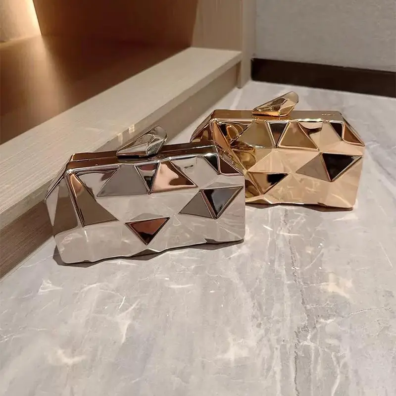 New shiny European and American banquet bag, metal hand-held bag, small square bag, chain bag, evening dress bag, formal dress bag, trampoline bag, crossbody bag, wedding season bag, banquet bag, Mother's Day, Mother's Day gift Zipper Purse