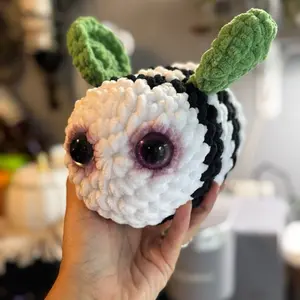 Crochet jumbo bee