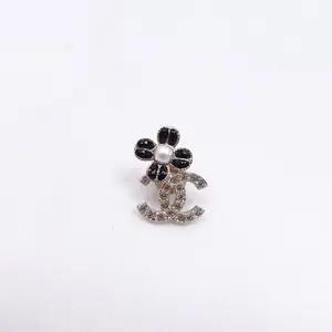 Pre-owned Chanel Crystal Cufflinks T10371289
