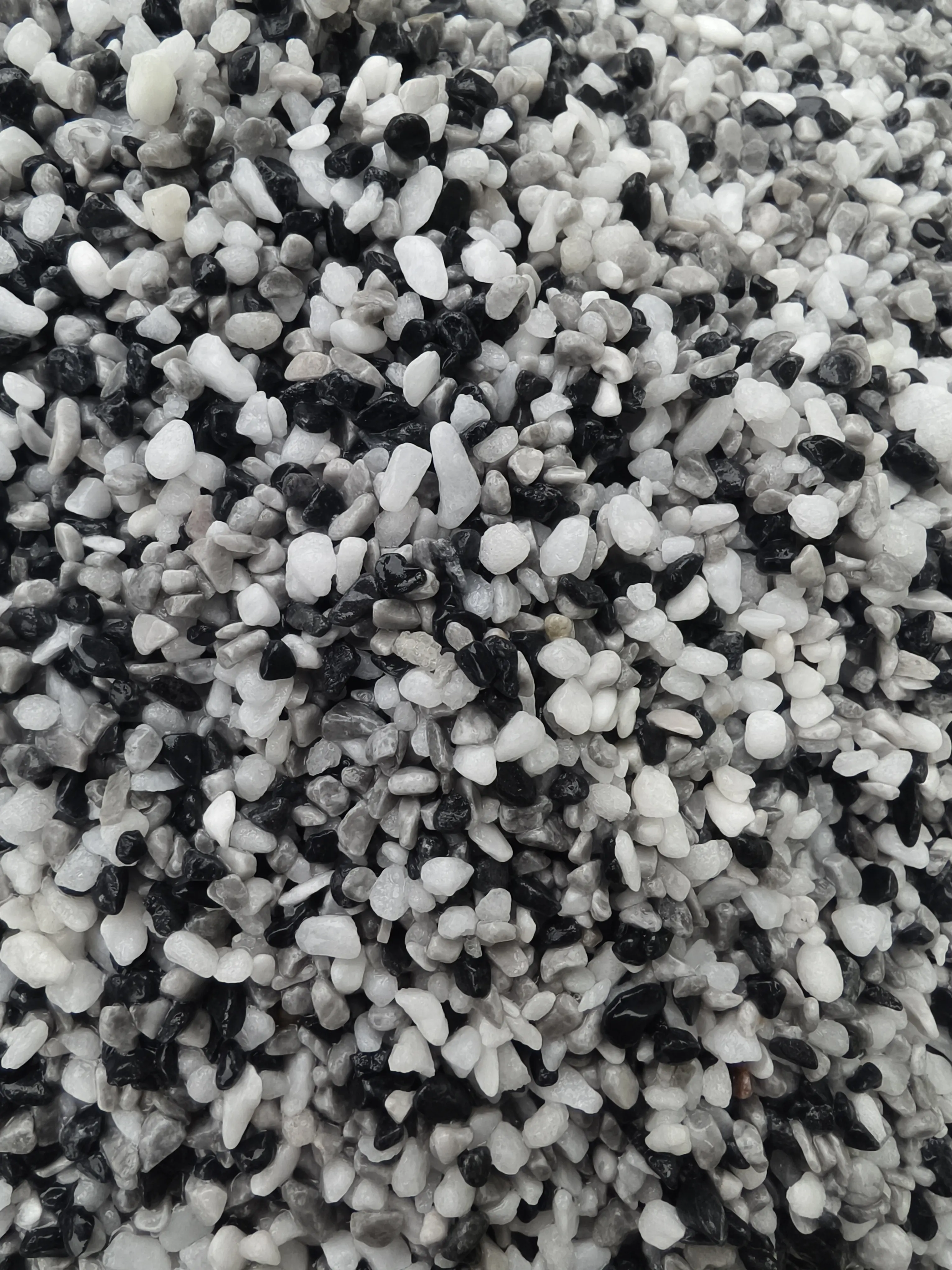 Resin-Washed Natural Black Decorative Pebbles - Natural Look, Distinctive Design, Versatility for Garden Landscaping & Outdoor Space Enhancement