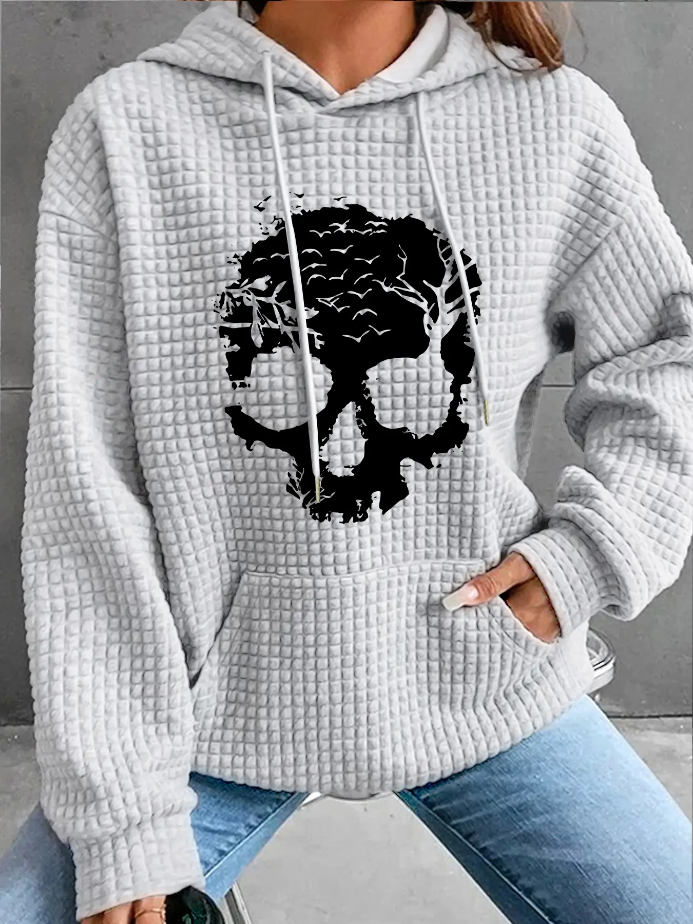 Women's Trendy Hooded Sweatshirt with Skull Bird Print, Long Sleeve Graphic Pullover with Pocket, Fall & Winter Casual Top, Drippy Skull Hoodie