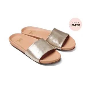 beek GALLITO Platinum Beach Leather-Wrapped Memory Foam Sandals for Women Summer Walking Shoes Classic Style Open Toe Flat Rubber Sole