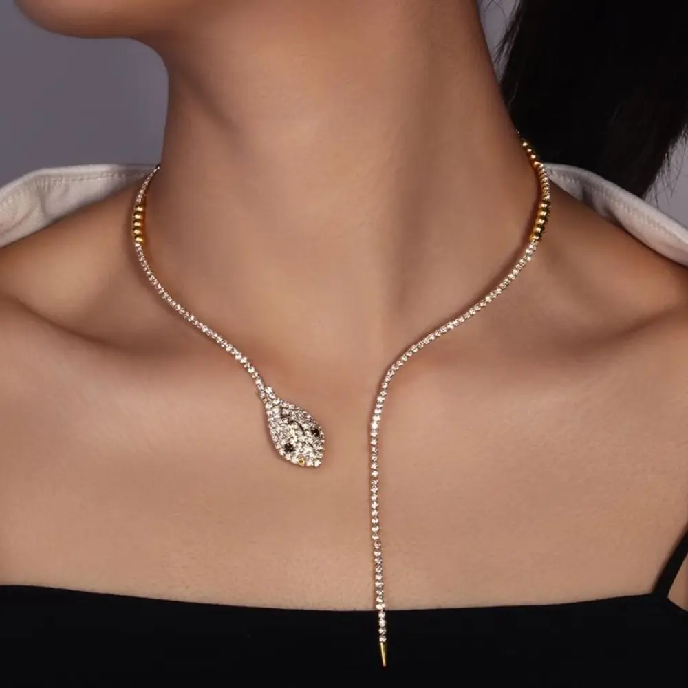 Women's Snake-Shaped Twisted Rhinestone Choker Necklace - Copper Steel Costume Jewelry, Animal Shape, Coil, Artistic, Decorative Charm, Bedazzling Glitter Accessory for Party, Casual Wear, Animal Shape Necklaces, Artistic Necklaces