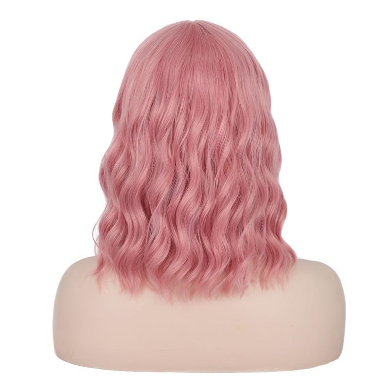 Natural wavy short wig with full bangs that bring a beautiful faceframing effect and deliver effortless charm all day