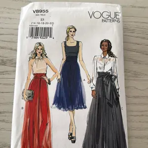 Vogue 8955.  Sizes 14-22 sewing pattern