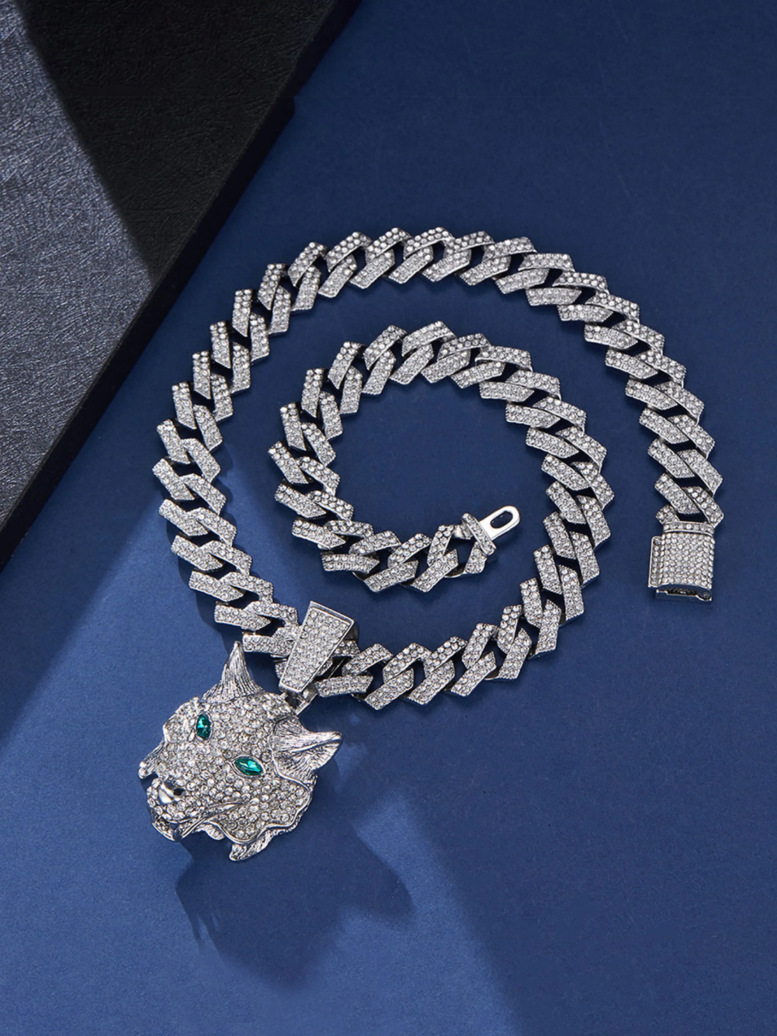 Elegant Zircon 3D wolf head Pendant Necklace, Copper Chain Design, Unisex Jewelry Gift, Perfect for Daily & Special Occasions, High-End Sparkle Accessory, Iced Out Jewelry