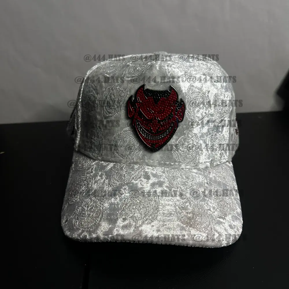 CHU CKY HATS INFIERNO BLANCA ENVIO EN CAJA