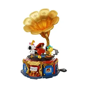Pantasy Snoopy's Phonograph