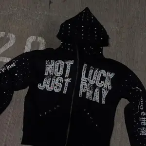 Men's and women's Gothic hip-hop rhinestone lettering hooded cardigan, loose chain, trendy Y2K zippered sweatshirt hoodie Can be used with raincoat
