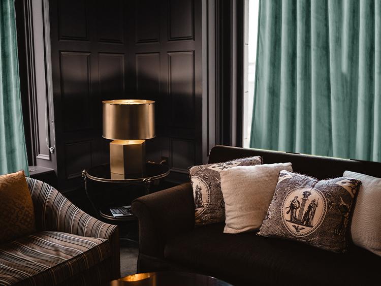 Deconovo Velvet Curtain (2 Panels) with 4 Hanging Options, Elegant Drapes for Living Room and Bedroom Decor, Room Darkening Design