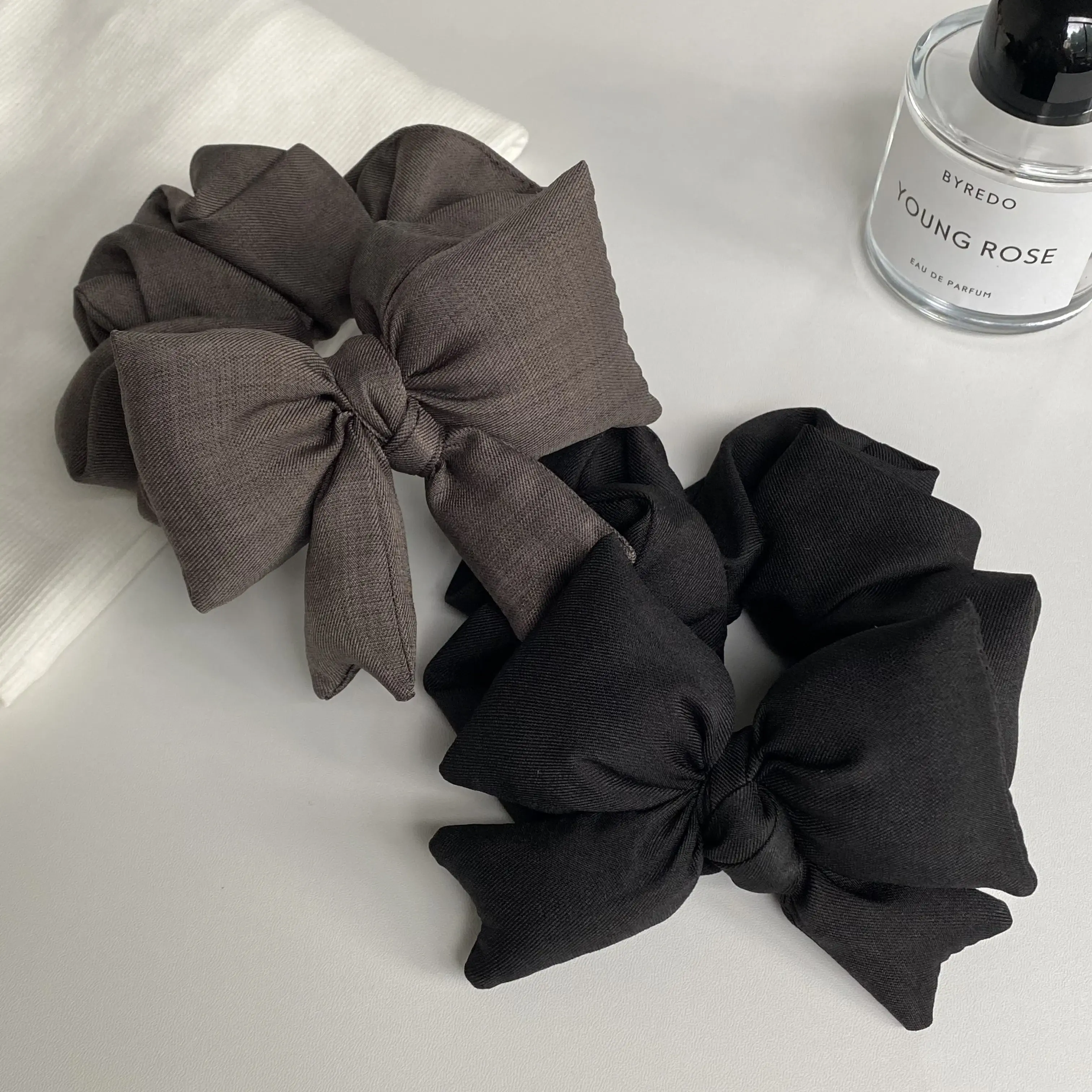 Elegant Women\'s Hair Accessory Set - Black, Brown, Silver Amazon.com : Lurrose Rhinestone Hair Clips Set of 6 Short  main image 4