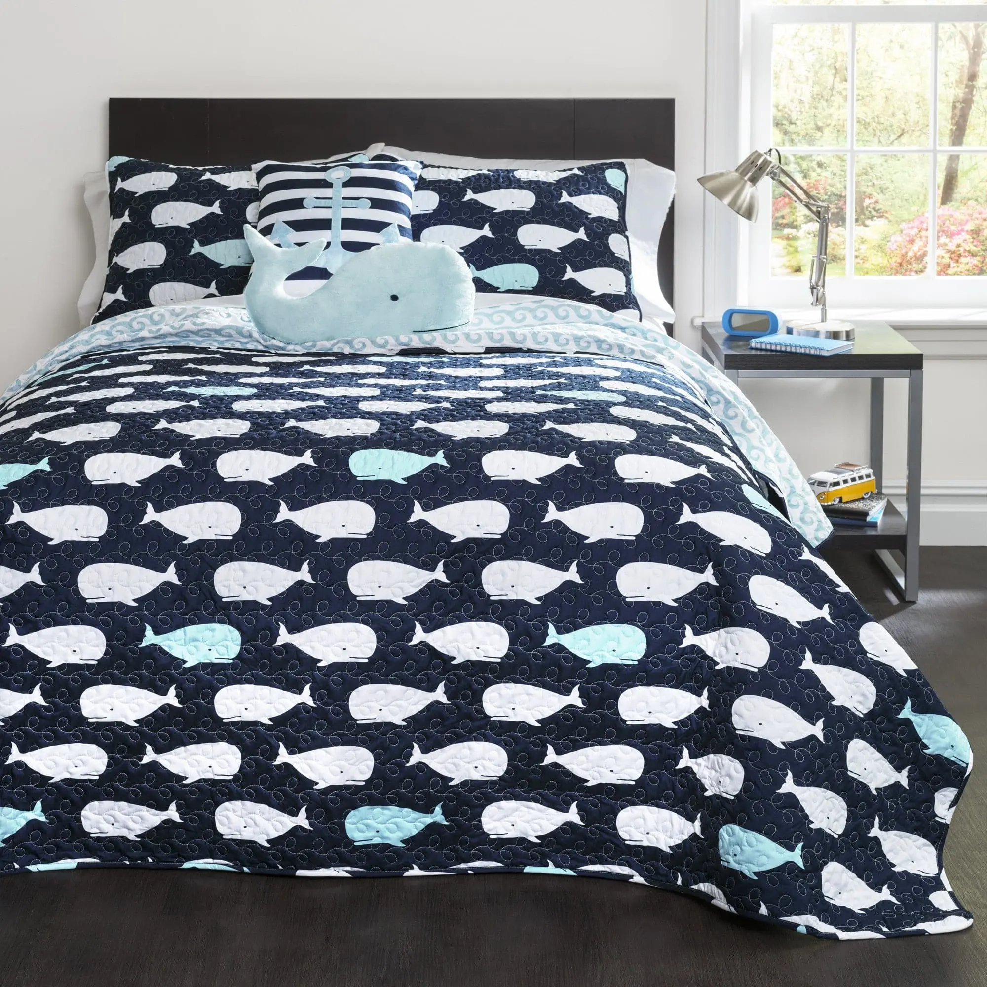 Lush Decor Full-Queen Size Reversible Animal Print Whale Quilt 5-Piece Bedding Set, Coastal Room Decor Textile Linen Set, Animals