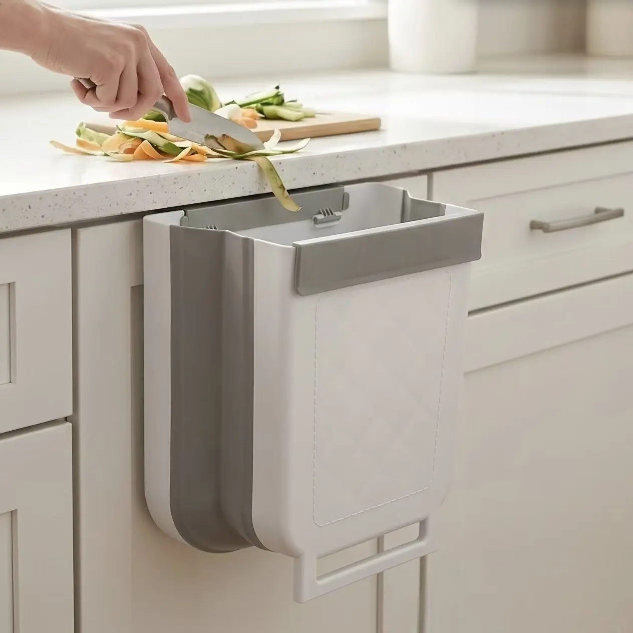 Foldable Kitchen Trash Can, Space-Saving Hanging Trash Bin for Cabinet Door, with Removable Scraper Strip & Car Hook, Portable Collapsible Hanging Waste Bin for Kitchen, Bathroom & Vehicles,garbage storage   bucket  ,foldable trashcan.