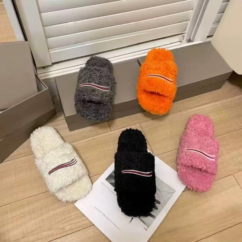2026 Outdoor Sports Slippers Unisex Men Women Cozy Fuzzy Plush Slippers for Indoor Outdoor Use Comfortable Walking Shoes Versatile Flip Flops