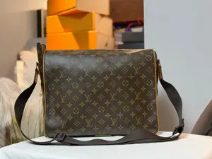 Pre-owned Louis Vuitton canvas Crossbody Bags lv crossbody bag