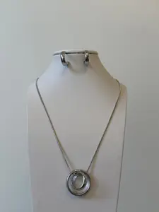 High-Polish Silver-Tone Interlocking Circle Pendant & Hoop Earrings for Casual & Evening Outfits