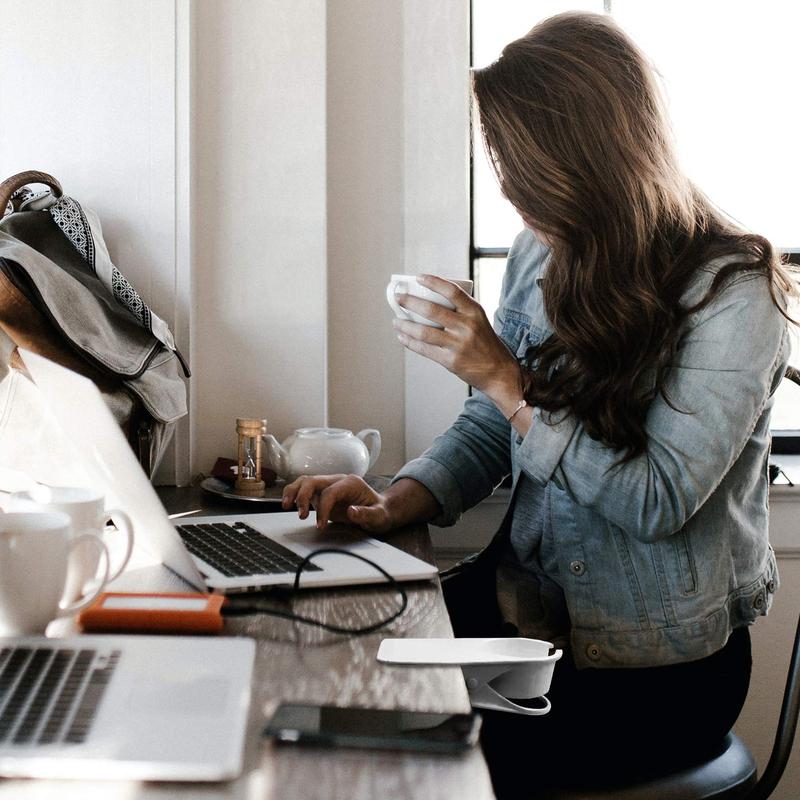 Drinking Cup Holder Clip, Desk Drink Holder with Clip for Water, Soda, Coffee Mug (White)