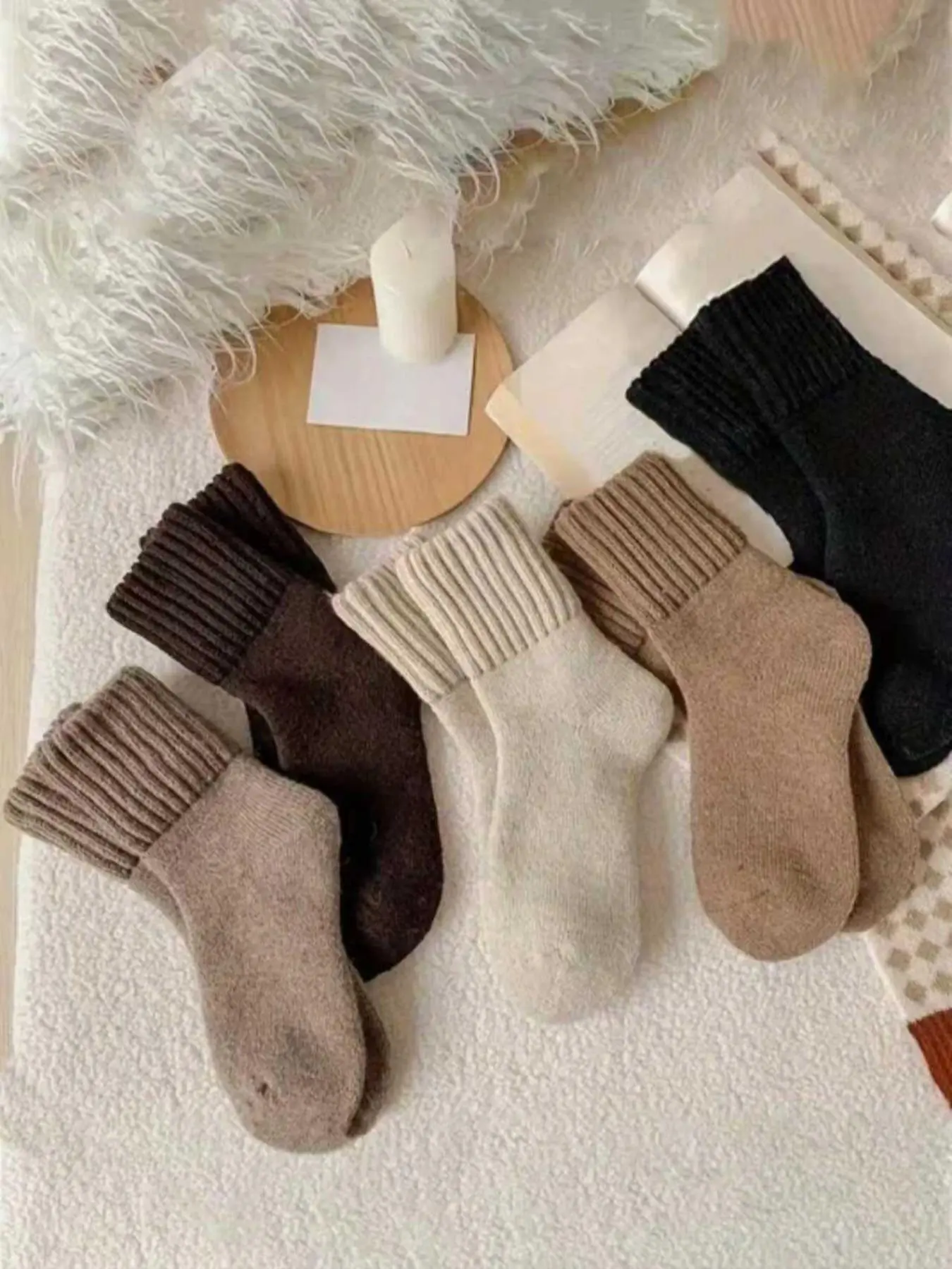 5/10 Pairs Unisex Solid Color Thick Mid-Calf Socks for Autumn & Winter, Soft Skin-Friendly Warm Minimalist Socks, Wear Resistant & Durable, Soft Comfy Socks, Simple Versatile for Daily Casual, Home Wear, Commuting, Thoughtful Gift