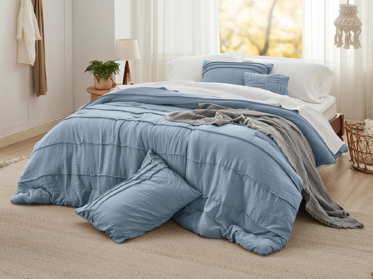 Comforter Set - 4 Pieces Pinch Pleat Bed Set, Boho Bedding for All Season, 1 Soft Comforter, 2 Pillowcases, 1 Decorative Pillow Comforter Set - 4 Pieces Pinch Pleat Bed Set, Boho Bedding for All Season, 1 Soft Comforter, 2 Pillowcases, 1 Decorative Pillow