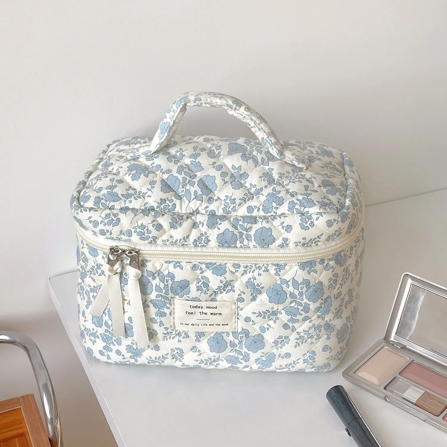 1PC Floral Makeup Bag with Handle – Large Capacity Cosmetic Organizer for Travel & Daily Use, Cute Aesthetic Toiletry Bag with Zipper