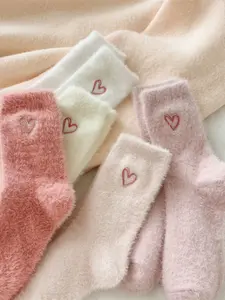 Women's cute heart-shaped socks, comfortable, fluffy, and warm mid-calf socks. Basic style for wearing at home, bright and plush socks.