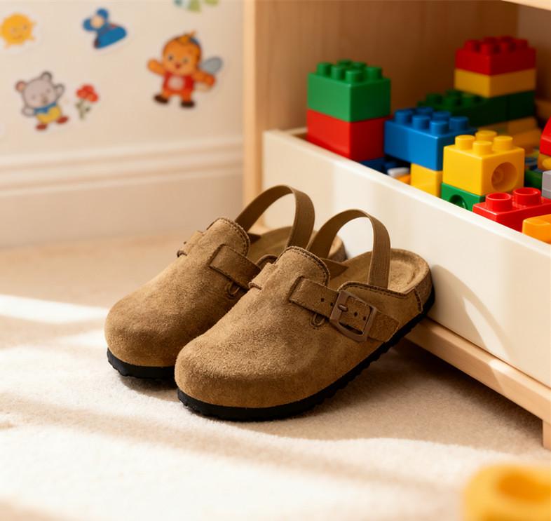 Lumubby Kids Suede Clogs Toddler Clogs Boys Girls Sandals Cork Footbed Indoor Outdoor Cute Classic Adjustable Buckle Round Toe Anti Slip Soft Footwear Comfortable Slip On Design
