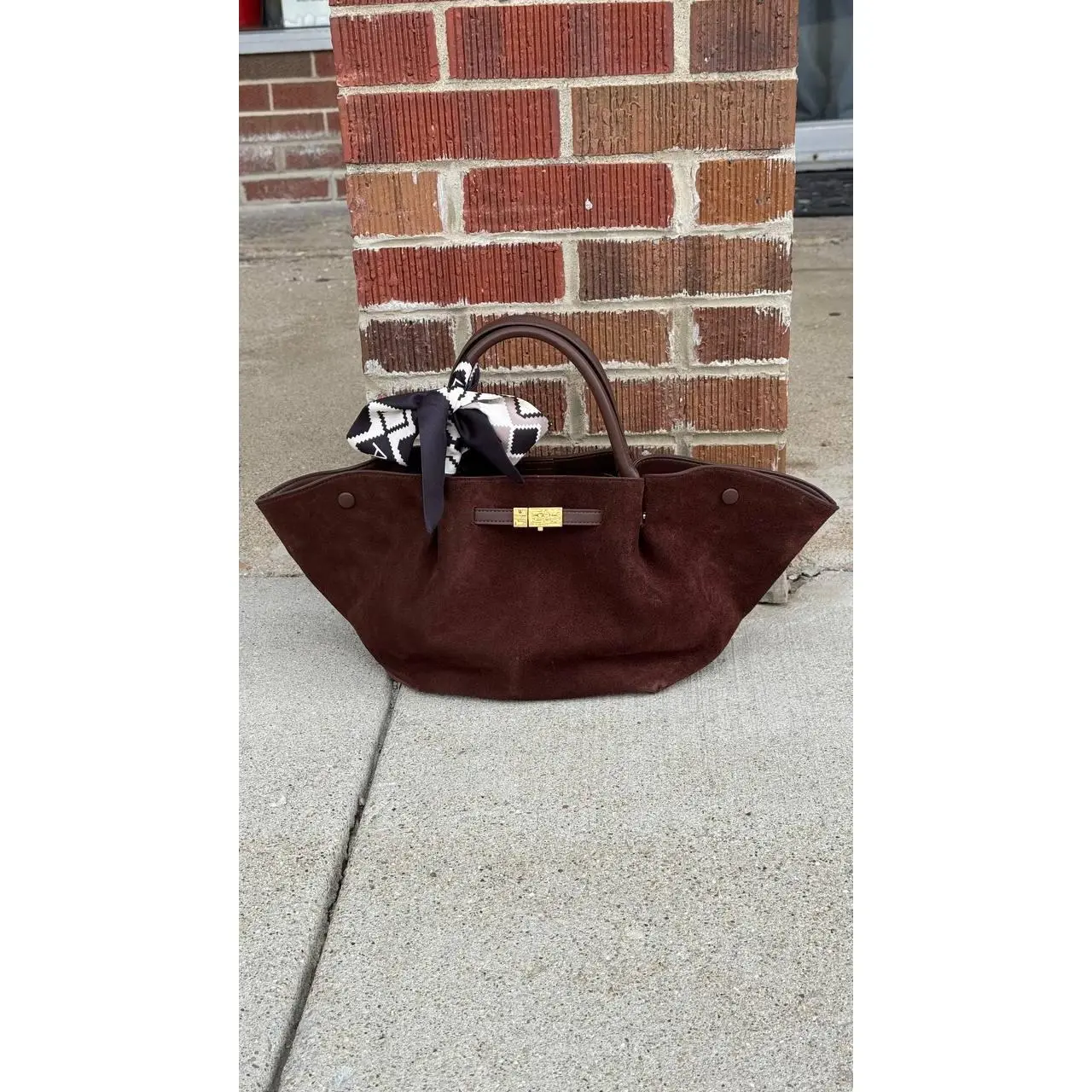 Saya Bag - An Italian bag made of genuine suede