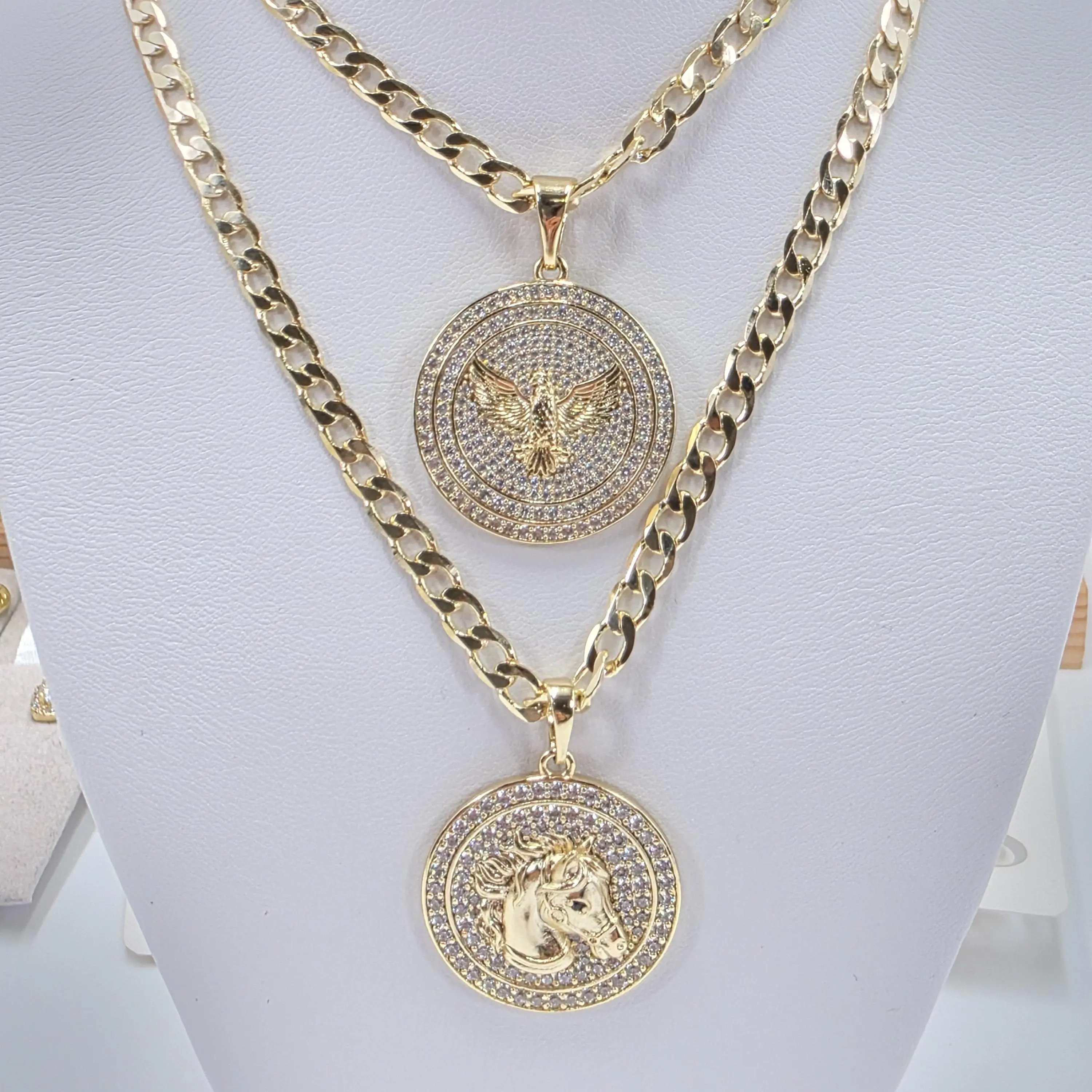 Gold-Plated Horse Pendant Necklace on 18-Inch Cuban Chain - Aesthetic Costume Jewelry, Lightweight & Stylish Accessories